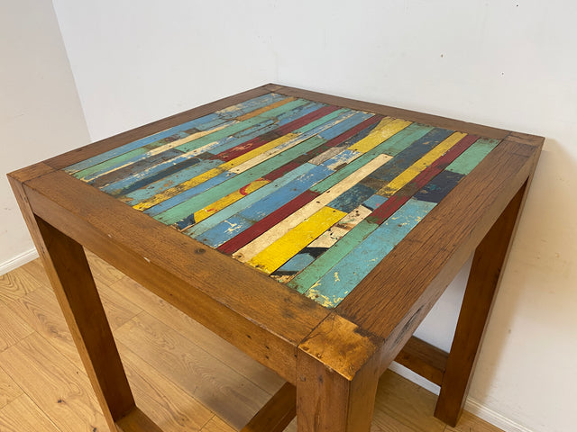 Einzigartiger und nachhaltiger Bartisch handgefertigt aus altem Bootsholz I Teakholz massiv in Originalfarben