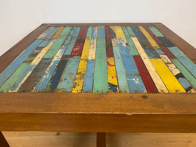 Einzigartiger und nachhaltiger Bartisch handgefertigt aus altem Bootsholz I Teakholz massiv in Originalfarben