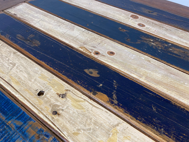 Nachhaltiger Esstisch handgefertigt aus altem Bootsholz I Teakholz massiv in Originalfarben