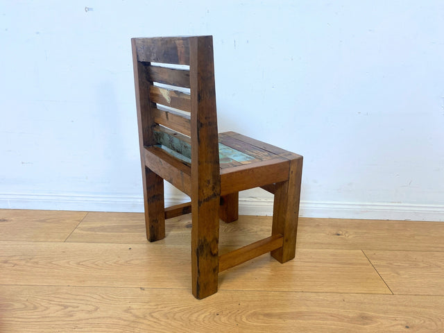 Bunter, stabiler und nachhaltiger Kinderstuhl handgefertigt aus altem Bootsholz in Originalfarben I Stuhl Kleinkindstuhl Holzstuhl Kinderzimmer Spielecke Kindermöbel Spielzimmer I