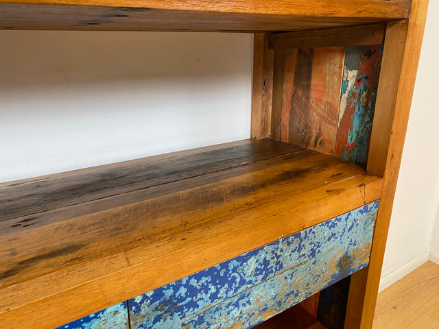 Boatwood by WMK I Handgefertigtes Regal aus altem Bootsholz in Originalfarbe I Teakholz I Holzregal Bücherschrank Bücheregal Highboard Küchenregal Raumtrenner Loft Bootsmöbel I Berlin Bochum Leipzig