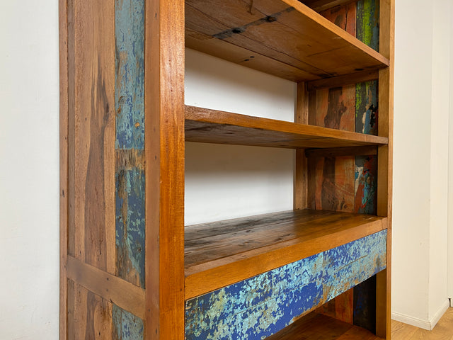 Boatwood by WMK I Handgefertigtes Regal aus altem Bootsholz in Originalfarbe I Teakholz I Holzregal Bücherschrank Bücheregal Highboard Küchenregal Raumtrenner Loft Bootsmöbel I Berlin Bochum Leipzig