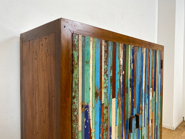 Boatwood by WMK I Großartiger Schrank handgefertigt aus altem Bootsholz in Originalfarben