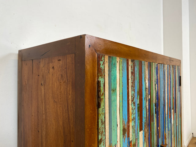 Boatwood by WMK I Großartiger Schrank handgefertigt aus altem Bootsholz in Originalfarben
