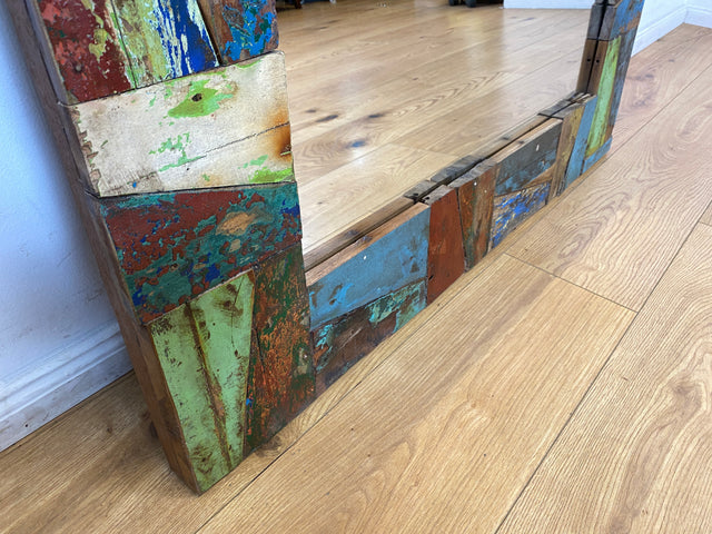 Nachhaltiger handgefertigter 100x195cm großer Spiegel aus altem Bootsholz in Originalfarben