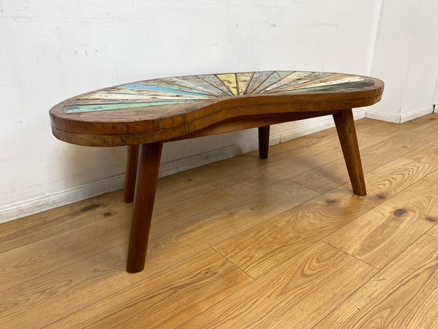 Boatwood by WMK I Formschöner und nachhaltiger bunter Nierentisch aus altem Bootsholz I handgefertigtes Unikat I Teakholz massiv I Couchtisch Wohnzimmertisch Kidney Coffee Table I Berlin Bremen Bayern