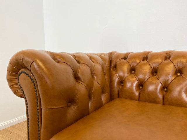 WMK # Hochwertiges & neuwertiges spätes Chesterfield Sofa mit dickem aber weichem gestepptem braunem Echtleder Bezug # 3er Sofa Couch Ledersofa Ledercouch Sitzgarnitur Leder Leather Stilmöbel Vintage