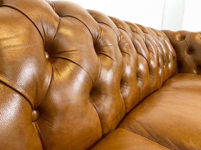 WMK # Hochwertiges & neuwertiges spätes Chesterfield Sofa mit dickem aber weichem gestepptem braunem Echtleder Bezug # 3er Sofa Couch Ledersofa Ledercouch Sitzgarnitur Leder Leather Stilmöbel Vintage