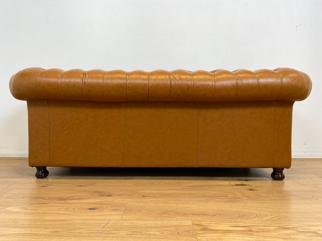 WMK # Hochwertiges & neuwertiges spätes Chesterfield Sofa mit dickem aber weichem gestepptem braunem Echtleder Bezug # 3er Sofa Couch Ledersofa Ledercouch Sitzgarnitur Leder Leather Stilmöbel Vintage