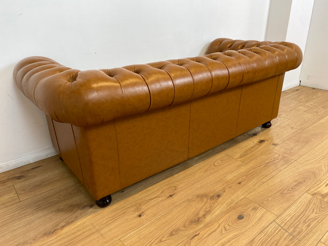 WMK # Hochwertiges & neuwertiges spätes Chesterfield Sofa mit dickem aber weichem gestepptem braunem Echtleder Bezug # 3er Sofa Couch Ledersofa Ledercouch Sitzgarnitur Leder Leather Stilmöbel Vintage