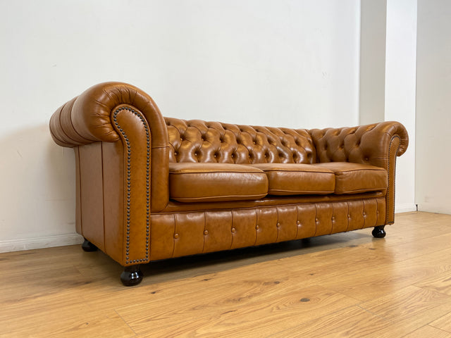 WMK # Hochwertiges & neuwertiges spätes Chesterfield Sofa mit dickem aber weichem gestepptem braunem Echtleder Bezug # 3er Sofa Couch Ledersofa Ledercouch Sitzgarnitur Leder Leather Stilmöbel Vintage