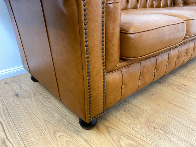 WMK # Hochwertiges & neuwertiges spätes Chesterfield Sofa mit dickem aber weichem gestepptem braunem Echtleder Bezug # 3er Sofa Couch Ledersofa Ledercouch Sitzgarnitur Leder Leather Stilmöbel Vintage