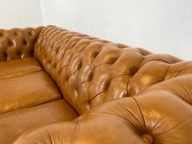 WMK # Hochwertiges & neuwertiges spätes Chesterfield Sofa mit dickem aber weichem gestepptem braunem Echtleder Bezug # 3er Sofa Couch Ledersofa Ledercouch Sitzgarnitur Leder Leather Stilmöbel Vintage