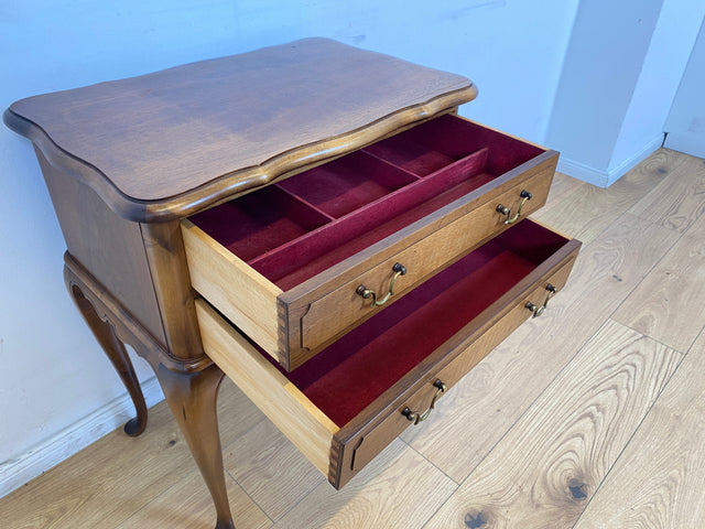 WMK I Elegante Chippendale Kommode mit Messinggriffen I Nähkommode Schubladenkommode Nachttisch Nachtschrank Nachtkommode Nachtschränkchen Beistelltisch Schmuckkasten Vintage Berlin München Ulm