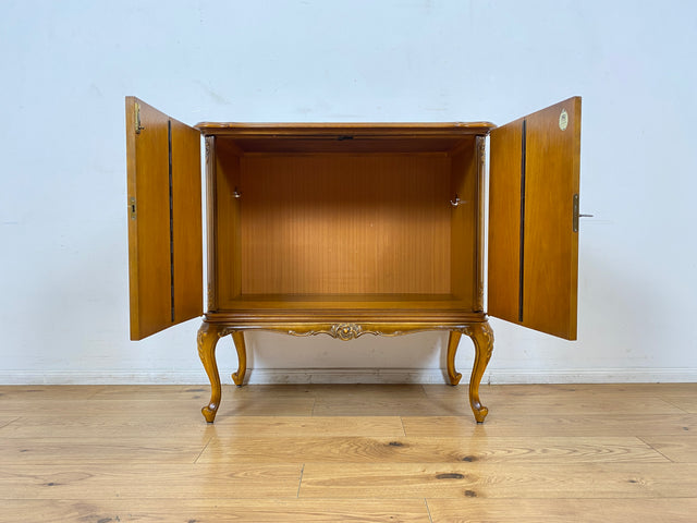 WMK I Hochwertige Chippendale Kommode , früherer Fernsehschrank , von Warrings aus vollem Holz in Nussbaum I Schrank Wäschekommode Wickelkommode Sideboard Stilmöbel Vintage Berlin Dresden Frankfurt