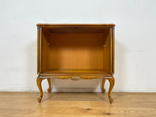 WMK I Hochwertige Chippendale Kommode , früherer Fernsehschrank , von Warrings aus vollem Holz in Nussbaum I Schrank Wäschekommode Wickelkommode Sideboard Stilmöbel Vintage Berlin Dresden Frankfurt