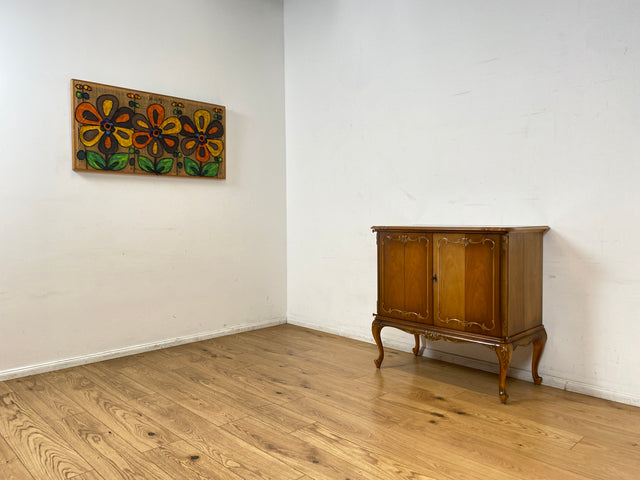 WMK I Hochwertige Chippendale Kommode , früherer Fernsehschrank , von Warrings aus vollem Holz in Nussbaum I Schrank Wäschekommode Wickelkommode Sideboard Stilmöbel Vintage Berlin Dresden Frankfurt