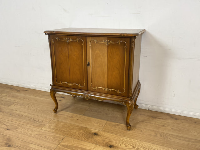 WMK I Hochwertige Chippendale Kommode , früherer Fernsehschrank , von Warrings aus vollem Holz in Nussbaum I Schrank Wäschekommode Wickelkommode Sideboard Stilmöbel Vintage Berlin Dresden Frankfurt