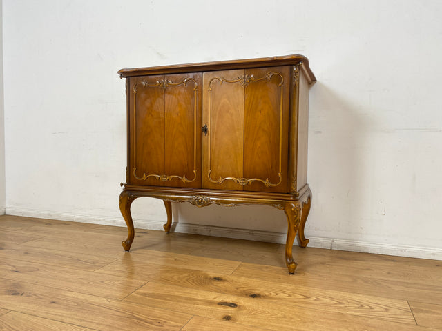 WMK I Hochwertige Chippendale Kommode , früherer Fernsehschrank , von Warrings aus vollem Holz in Nussbaum I Schrank Wäschekommode Wickelkommode Sideboard Stilmöbel Vintage Berlin Dresden Frankfurt