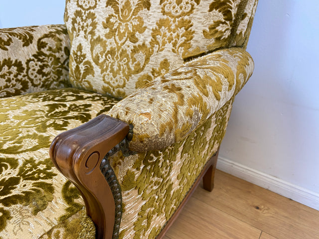 WMK # 1/2 Eleganter, gemütlicher und sehr gut erhaltener Chippendale Sessel mit wunderbarem Brokat Bezug & handverziertem Holzrahmen # Lesesessel Armchair Sitzgarnitur Stilmöbel Barock Rokoko Vintage