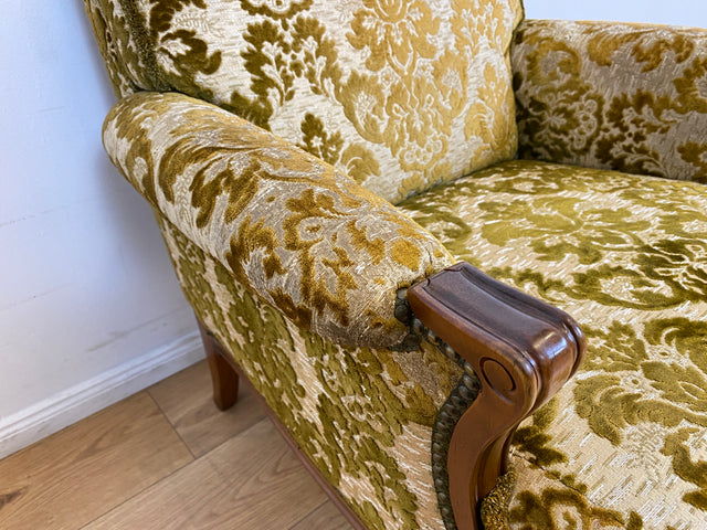 WMK # 1/2 Eleganter, gemütlicher und sehr gut erhaltener Chippendale Sessel mit wunderbarem Brokat Bezug & handverziertem Holzrahmen # Lesesessel Armchair Sitzgarnitur Stilmöbel Barock Rokoko Vintage