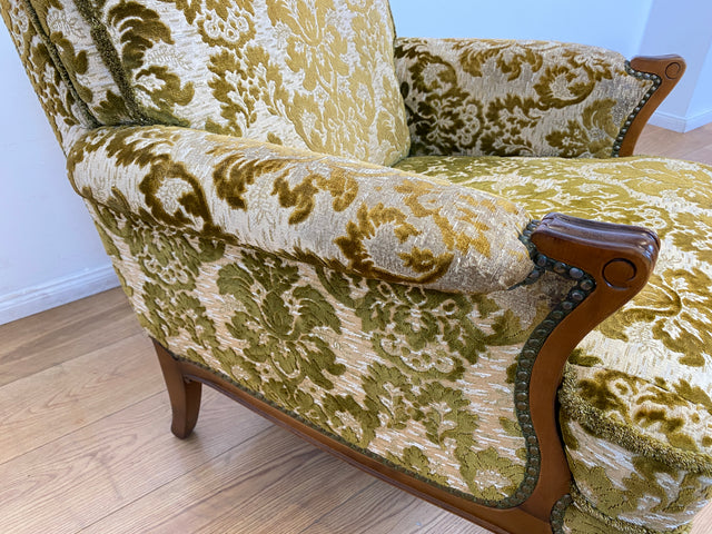WMK # 1/2 Eleganter, gemütlicher und sehr gut erhaltener Chippendale Sessel mit wunderbarem Brokat Bezug & handverziertem Holzrahmen # Lesesessel Armchair Sitzgarnitur Stilmöbel Barock Rokoko Vintage