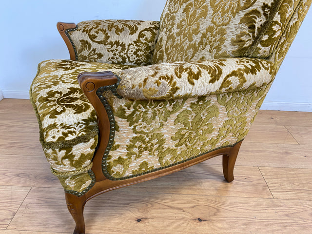 WMK # 1/2 Eleganter, gemütlicher und sehr gut erhaltener Chippendale Sessel mit wunderbarem Brokat Bezug & handverziertem Holzrahmen # Lesesessel Armchair Sitzgarnitur Stilmöbel Barock Rokoko Vintage