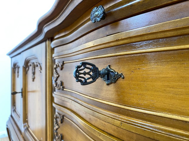 WMK I Elegantes 60er Jahre Chippendale Sideboard von Warrings, Vollholz aus Nussbaum & Mahagoni mit hübschen Holzapplikationen I Kommode Schrank Lowboard TV-Lowboard TV-Bank Anrichte Boho Vintage