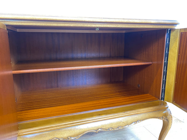 WMK I Elegantes 60er Jahre Chippendale Sideboard von Warrings, Vollholz aus Nussbaum & Mahagoni mit hübschen Holzapplikationen I Kommode Schrank Lowboard TV-Lowboard TV-Bank Anrichte Boho Vintage