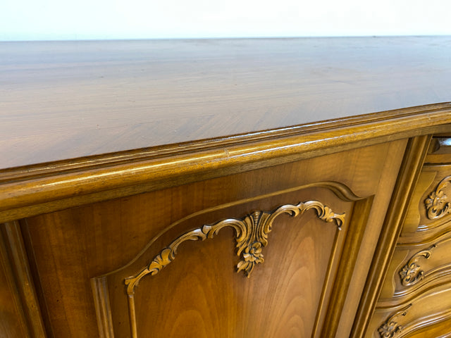 WMK I Elegantes 60er Jahre Chippendale Sideboard von Warrings, Vollholz aus Nussbaum & Mahagoni mit hübschen Holzapplikationen I Kommode Schrank Lowboard TV-Lowboard TV-Bank Anrichte Boho Vintage
