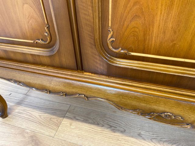 WMK I Elegantes 60er Jahre Chippendale Sideboard von Warrings, Vollholz aus Nussbaum & Mahagoni mit hübschen Holzapplikationen I Kommode Schrank Lowboard TV-Lowboard TV-Bank Anrichte Boho Vintage