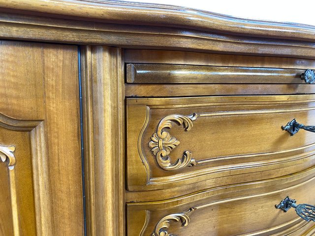 WMK I Elegantes 60er Jahre Chippendale Sideboard von Warrings, Vollholz aus Nussbaum & Mahagoni mit hübschen Holzapplikationen I Kommode Schrank Lowboard TV-Lowboard TV-Bank Anrichte Boho Vintage