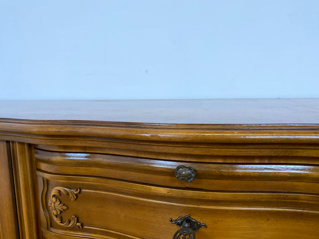 WMK I Elegantes 60er Jahre Chippendale Sideboard von Warrings, Vollholz aus Nussbaum & Mahagoni mit hübschen Holzapplikationen I Kommode Schrank Lowboard TV-Lowboard TV-Bank Anrichte Boho Vintage