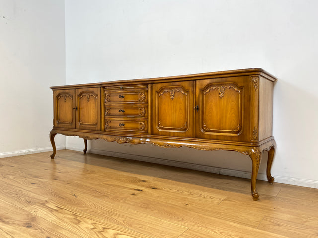 WMK I Elegantes 60er Jahre Chippendale Sideboard von Warrings, Vollholz aus Nussbaum & Mahagoni mit hübschen Holzapplikationen I Kommode Schrank Lowboard TV-Lowboard TV-Bank Anrichte Boho Vintage