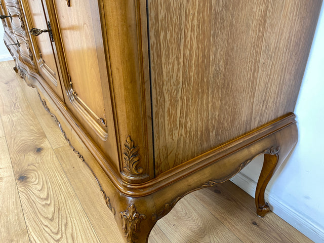 WMK I Elegantes 60er Jahre Chippendale Sideboard von Warrings, Vollholz aus Nussbaum & Mahagoni mit hübschen Holzapplikationen I Kommode Schrank Lowboard TV-Lowboard TV-Bank Anrichte Boho Vintage