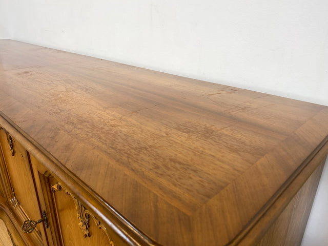 WMK I Elegantes 60er Jahre Chippendale Sideboard von Warrings, Vollholz aus Nussbaum & Mahagoni mit hübschen Holzapplikationen I Kommode Schrank Lowboard TV-Lowboard TV-Bank Anrichte Boho Vintage