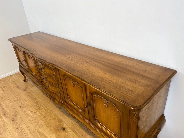 WMK I Elegantes 60er Jahre Chippendale Sideboard von Warrings, Vollholz aus Nussbaum & Mahagoni mit hübschen Holzapplikationen I Kommode Schrank Lowboard TV-Lowboard TV-Bank Anrichte Boho Vintage