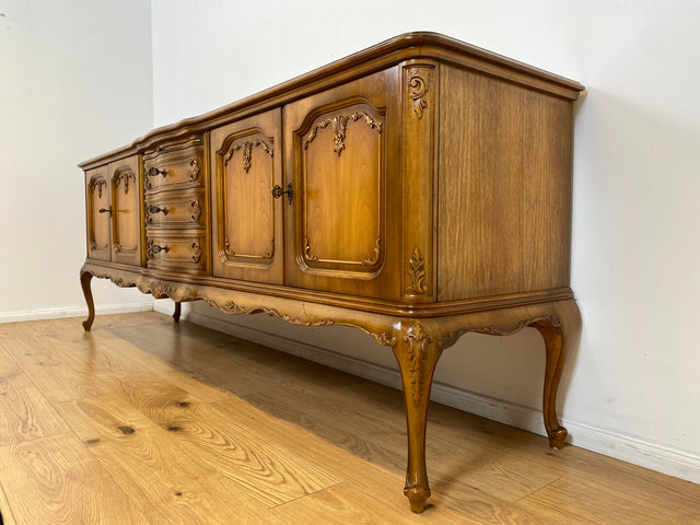 WMK I Elegantes 60er Jahre Chippendale Sideboard von Warrings, Vollholz aus Nussbaum & Mahagoni mit hübschen Holzapplikationen I Kommode Schrank Lowboard TV-Lowboard TV-Bank Anrichte Boho Vintage