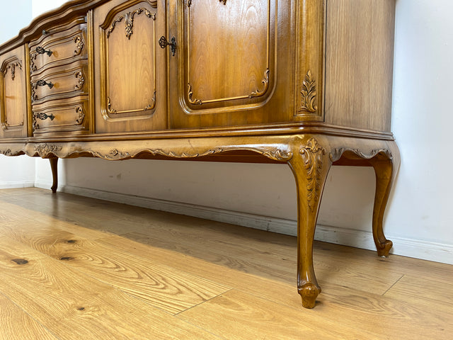 WMK I Elegantes 60er Jahre Chippendale Sideboard von Warrings, Vollholz aus Nussbaum & Mahagoni mit hübschen Holzapplikationen I Kommode Schrank Lowboard TV-Lowboard TV-Bank Anrichte Boho Vintage