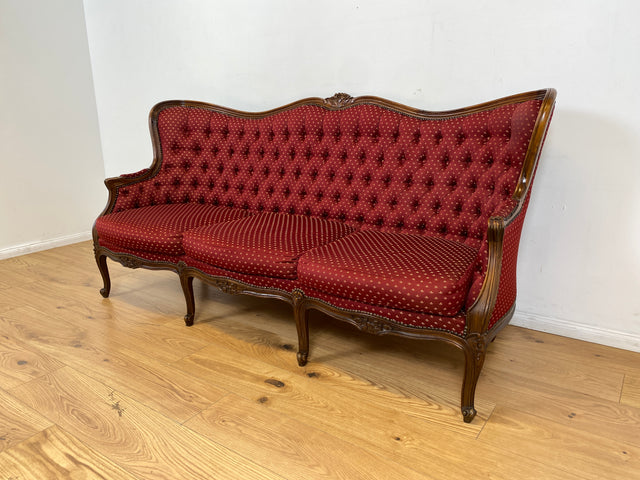 WMK I Vornehmes und sehr gut erhaltenes Chippendale Sofa mit handverziertem Holzrahmen und gestepptem weinrotem Bezug I Couch Chaiselongue Chesterfield Vintage Stilmöbel Rot Berlin München Magdeburg