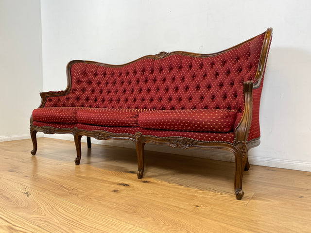 WMK I Vornehmes und sehr gut erhaltenes Chippendale Sofa mit handverziertem Holzrahmen und gestepptem weinrotem Bezug I Couch Chaiselongue Chesterfield Vintage Stilmöbel Rot Berlin München Magdeburg
