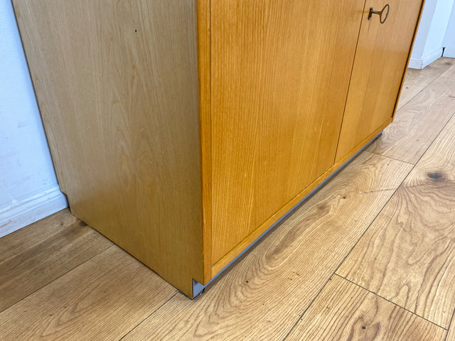 WMK I DDR Designer Highboard 605 von Bruno Knoblauch für VEB Hellerau aus 1968 in Esche I Bücherschrank Bücherregal Regal Regalwand Stringregal Kommode Mid-Century Vintage I Berlin Stuttgart Münster