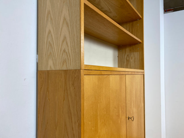 WMK I DDR Designer Highboard 605 von Bruno Knoblauch für VEB Hellerau aus 1968 in Esche I Bücherschrank Bücherregal Regal Regalwand Stringregal Kommode Mid-Century Vintage I Berlin Stuttgart Münster