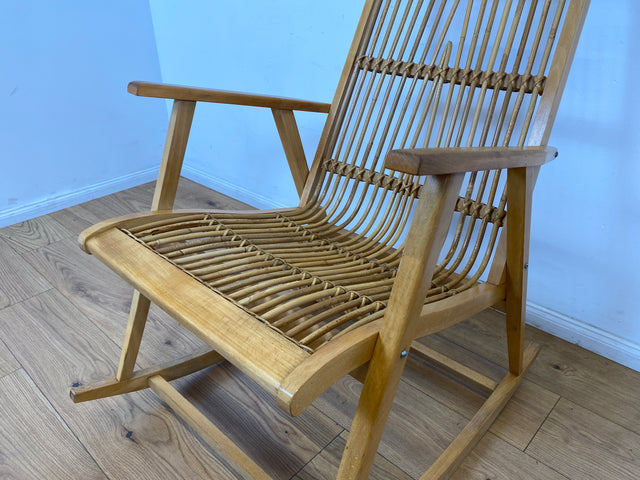 WMK I Der Design Klassiker von VEB Hellerau I Designer Schaukelstuhl by Selman Selmanagic I Buche & Rattan I Stuhl Sessel Lesesessel Rocking Chair Mid-Century Retro DDR Vintage 60er Berlin Köln Kassel