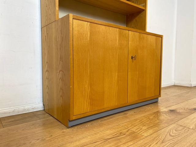 WMK I Heller Designer Bücherschrank 605 von Bruno Knoblauch für VEB Hellerau aus 1968 in Esche I Bücherregal Regal Highboard Regalwand Stringregal Kommode Mid-Century Vintage DDR I Berlin Köln Hamburg