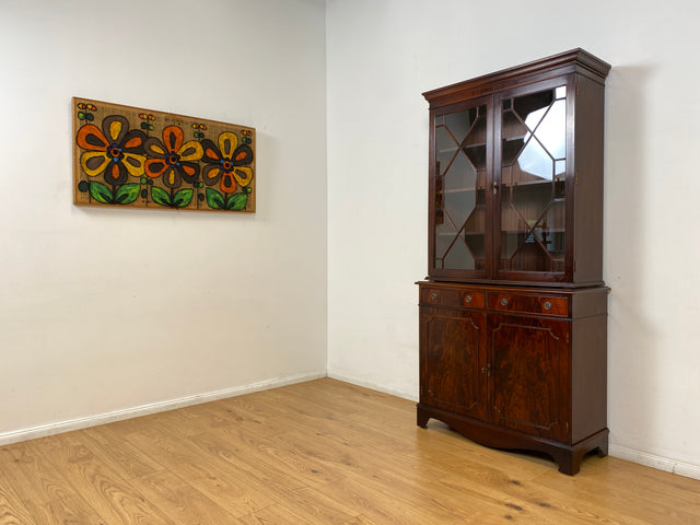 WMK # Feine dunkle Vitrine in antikem Englischen Stil in Mahagoni mit Sprossen Glastüren # Bücherschrank Büchervitrine Geschirrschrank Highboard Kommode Regency Empire Stilmöbel Vintage Berlin Leipzig