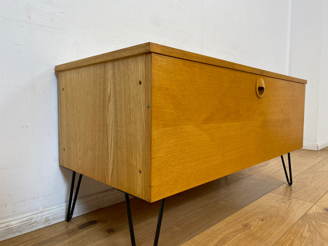 WMK I Kultiges Designer Sideboard 430/61 von Joachim Nebelung für VEB Hellerau in Sen Esche auf neuen Hairpin Metallfüssen