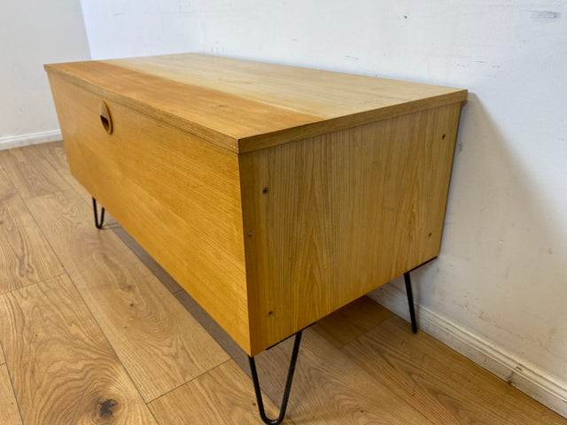 WMK I Kultiges Designer Sideboard 430/61 von Joachim Nebelung für VEB Hellerau in Sen Esche auf neuen Hairpin Metallfüssen