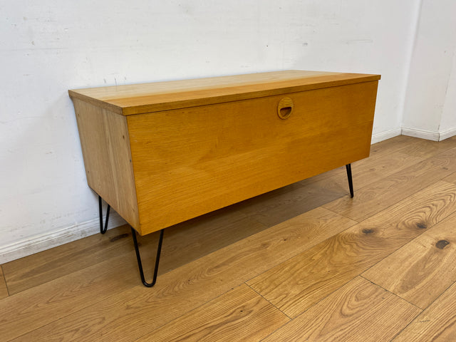 WMK I Kultiges Designer Sideboard 430/61 von Joachim Nebelung für VEB Hellerau in Sen Esche auf neuen Hairpin Metallfüssen