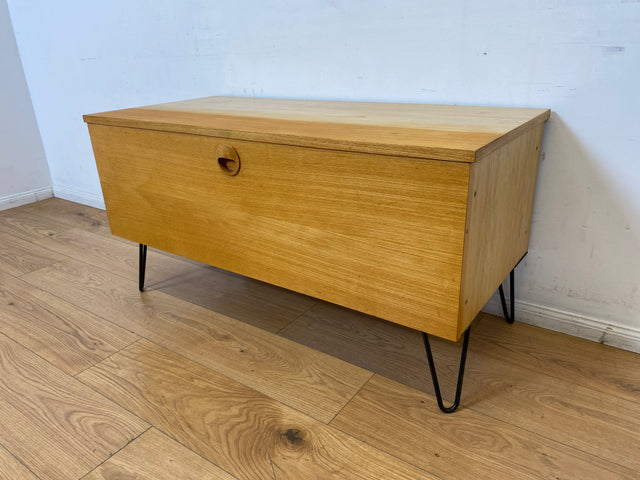 WMK I Kultiges Designer Sideboard 430/61 von Joachim Nebelung für VEB Hellerau in Sen Esche auf neuen Hairpin Metallfüssen